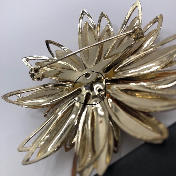Sarah Coventry Gold and Orange Petal Brooch - Picture 5 of 5